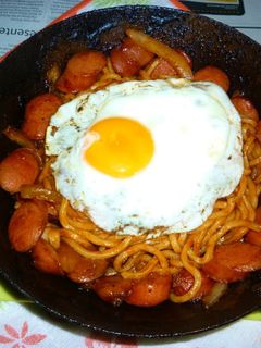 ナポリタン焼きうどん・目玉焼き載せ-レシピのメイン写真