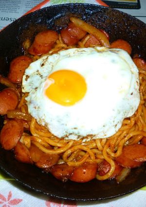 ナポリタン焼きうどん・目玉焼き載せ-レシピのメイン写真