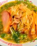 豚もやし炒めたっぷりの背脂醤油ラーメン