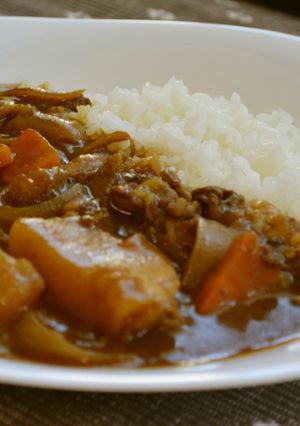 お肉に赤ワイン♪ひと手間加えたカレー-レシピのメイン写真