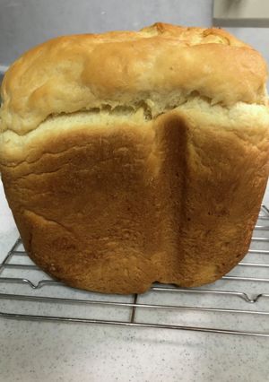 小麦粉と強力粉が同量〜ふわふわ 食パン-レシピのメイン写真