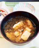 簡単★生もずくと豆腐舞茸のお味噌汁