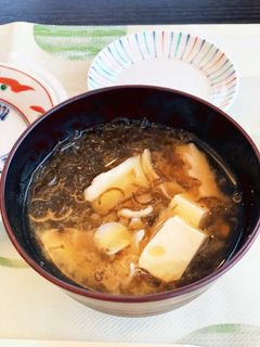 簡単★生もずくと豆腐舞茸のお味噌汁-レシピのメイン写真