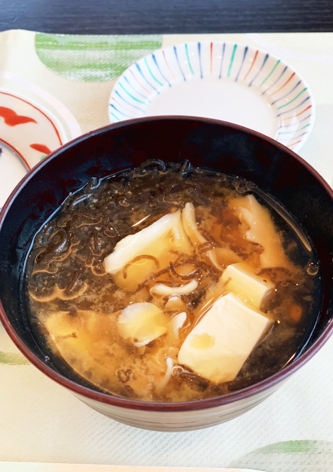 簡単★生もずくと豆腐舞茸のお味噌汁-レシピのメイン写真