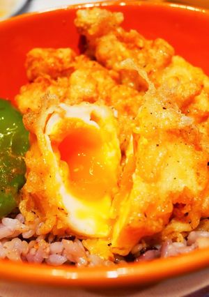 とろっと半熟卵の天ぷらと鶏天の親子天丼-レシピのメイン写真