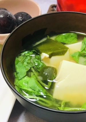 でっかい豆腐とほうれん草とワカメお味噌汁-レシピのメイン写真