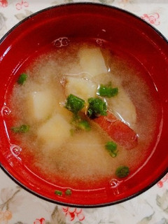 さつまいもとじゃがいもの味噌汁-レシピのメイン写真