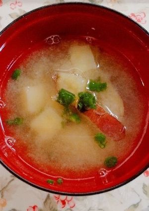 さつまいもとじゃがいもの味噌汁-レシピのメイン写真