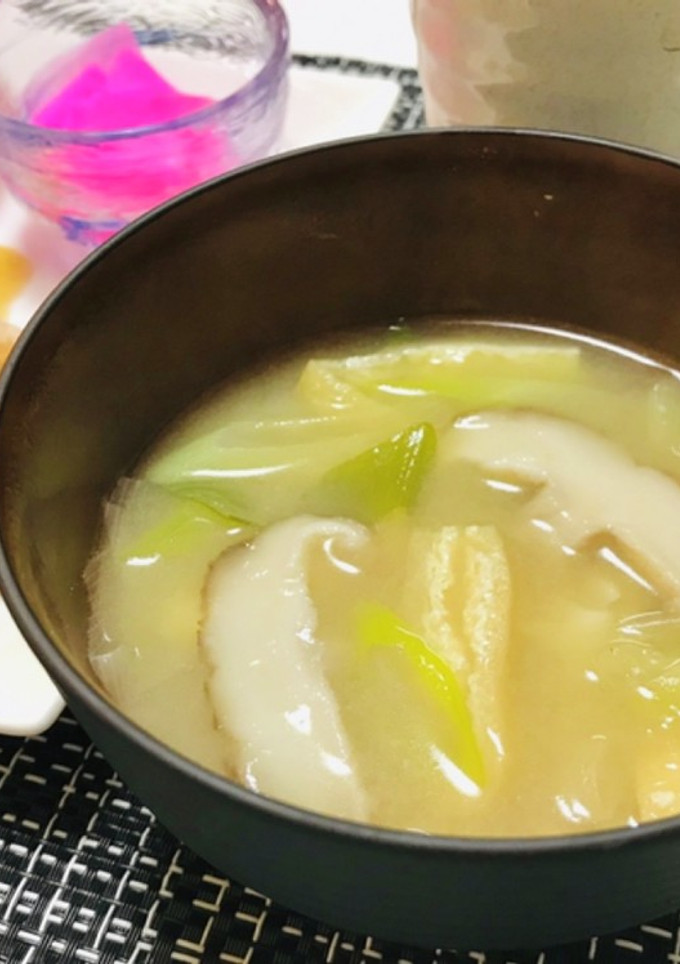 美味しい油揚げと椎茸とネギのお味噌汁-レシピのメイン写真