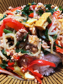 ひき肉とお野菜のスタミナ丼-レシピのメイン写真