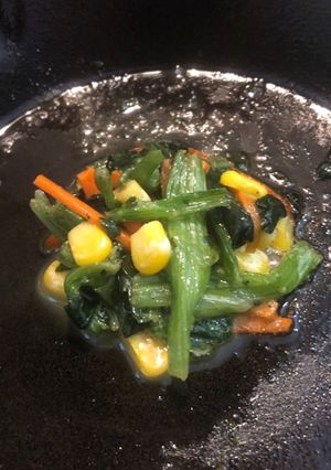 コーンとほうれん草、にんじんのバター炒め-レシピのメイン写真