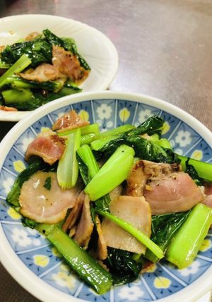 小松菜とベーコンのバターめんつゆ炒め-レシピのメイン写真