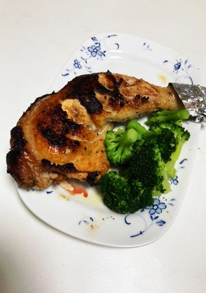 フライパンで骨つきもも肉のジューシー焼き-レシピのメイン写真