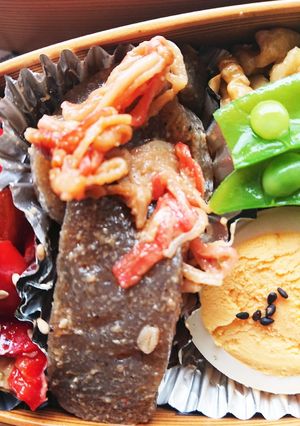 弁当★こんにゃくカニかまピリ辛味噌煮込み-レシピのメイン写真