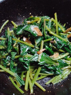 サツマイモの葉ニンニクナムル炒め(簡単)-レシピのメイン写真