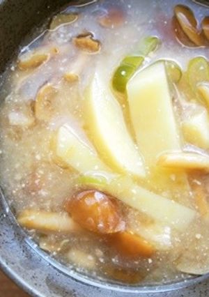 じゃが芋・なめこの味噌汁♪-レシピのメイン写真