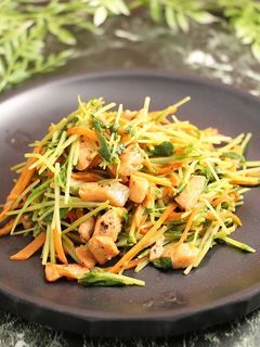 簡単!銀鮭と豆苗のピリ辛炒め-レシピのメイン写真