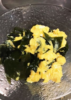 意外とあう!卵とワカメ炒め-レシピのメイン写真