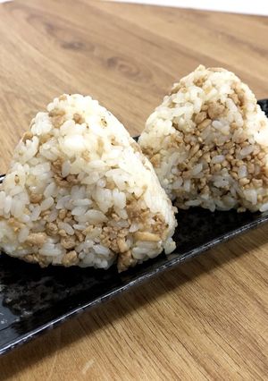 鶏そぼろおにぎり-レシピのメイン写真
