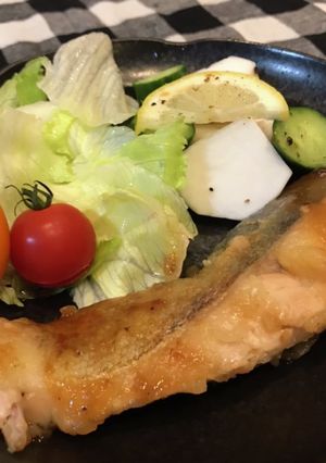 秋鮭のガーリックバター醤油焼き-レシピのメイン写真