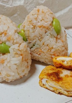 ごま油 香る 鮭と枝豆のおにぎり♪-レシピのメイン写真