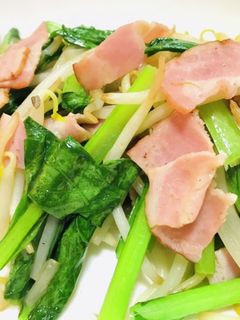 ベーコンと小松菜ともやしの炒め物-レシピのメイン写真