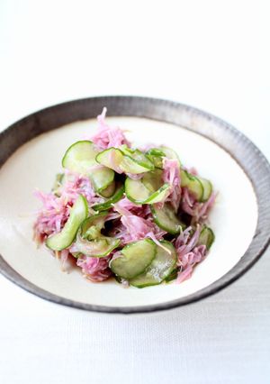 季節の食べ物【菊とキュウリの酢の物】-レシピのメイン写真