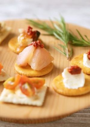 辛旨米麹醤を使っておつまみカナッペ-レシピのメイン写真