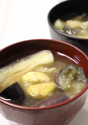 朝昼夕♪栗とレンジ茄子（秋茄子）のみそ汁-レシピのメイン写真