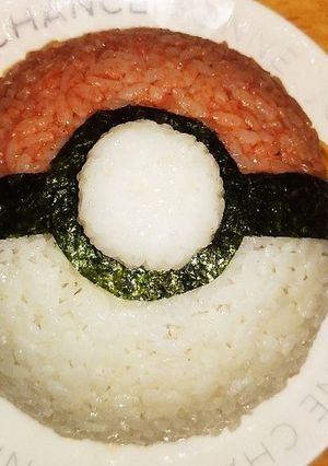 簡単♪ポケモンボール隠しオムライス-レシピのメイン写真