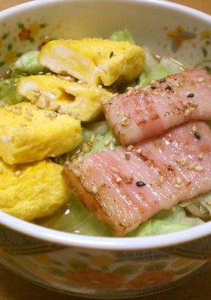 卵焼きとベーコンのせラーメン-レシピのメイン写真