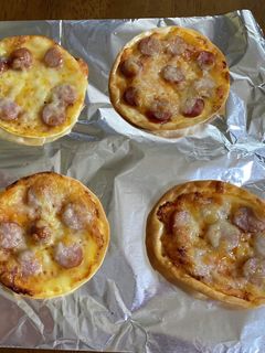 余ったギョウザの皮で作った簡単ピザ-レシピのメイン写真