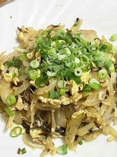 玉ねぎ&豚バラ肉と卵の塩昆布炒め-レシピのメイン写真