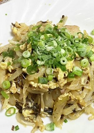 玉ねぎ＆豚バラ肉と卵の塩昆布炒め-レシピのメイン写真