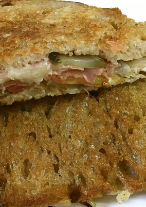 パニーニ風カンパーニュのホットサンド-レシピのメイン写真