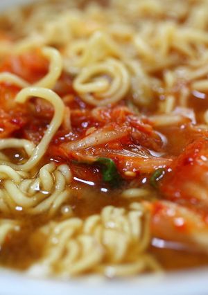 サッポロ一番みそラーメンに牛角キムチ-レシピのメイン写真
