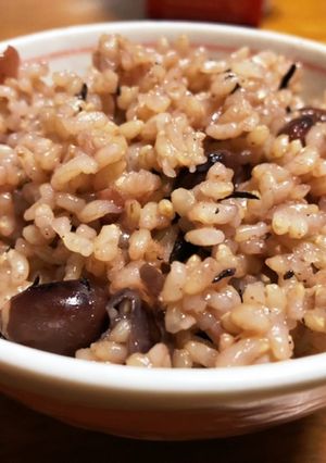我が家の黒豆ヒジキ玄米ご飯(電気圧力鍋)-レシピのメイン写真