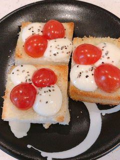 旨い!ホットカプレーゼガーリックトースト-レシピのメイン写真