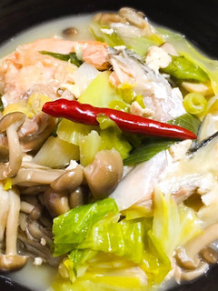 簡単ヘルシー☆塩鮭カマのポカポカ煮込み-レシピのメイン写真