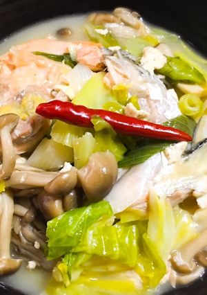 簡単ヘルシー☆塩鮭カマのポカポカ煮込み-レシピのメイン写真