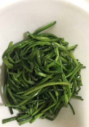ぐるはす(水蓮菜)の炒め物-レシピのメイン写真