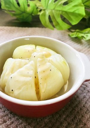 玉ねぎ丸ごとレンジ蒸し☆コンソメスタイル-レシピのメイン写真