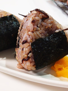冷めても美味しい雑穀米で味付けおにぎり♪-レシピのメイン写真