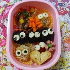 รูปของ カレーライスコロッケでキャラ弁☆