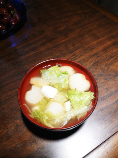 レタス&お豆腐の味噌汁♡♡麸を乗せて-レシピのメイン写真