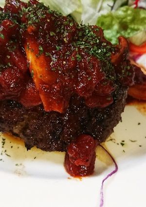 キノコトマトソースのチーズinハンバーグ-レシピのメイン写真