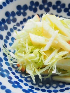 白菜・りんごサラダ♪わさびオリーブソース-レシピのメイン写真
