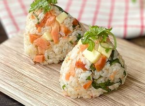 焼き鮭とチーズのパリおにぎり-レシピのメイン写真
