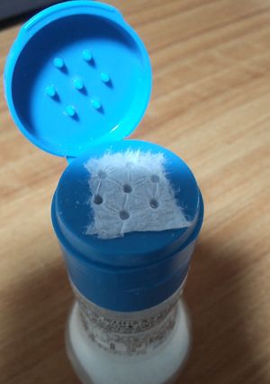 サラサラ出る☆塩の湿気対策-レシピのメイン写真
