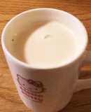 牛乳とシナモンのホットドリンク